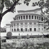 1954 թ․  Սպենդիարյանի անվան օպերայի և բալետի ազգային թատրոն